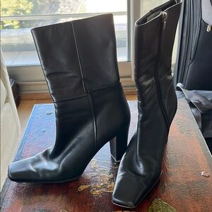 Anne Klein black sz 6 leather heeled boots shoes. Block heel. Square toe.